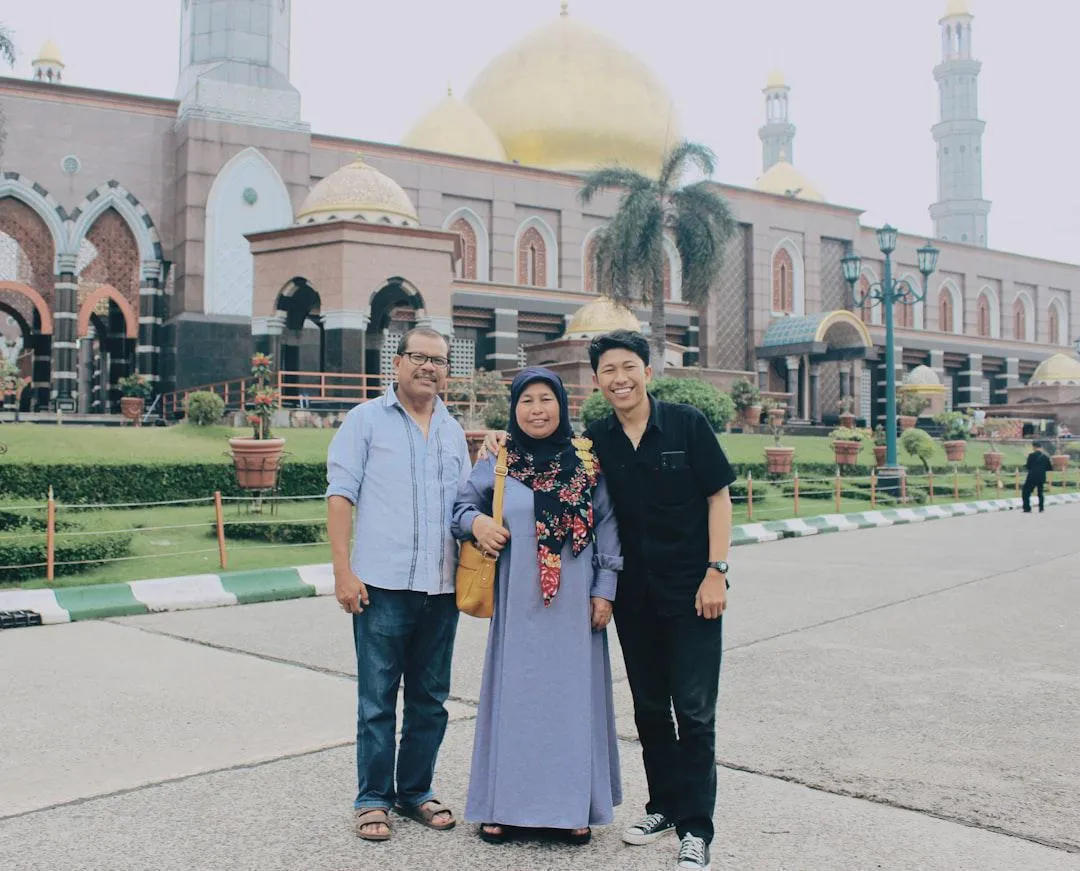 Meneguhkan Qanaah dan Syukur di Tengah Arus Hedonisme