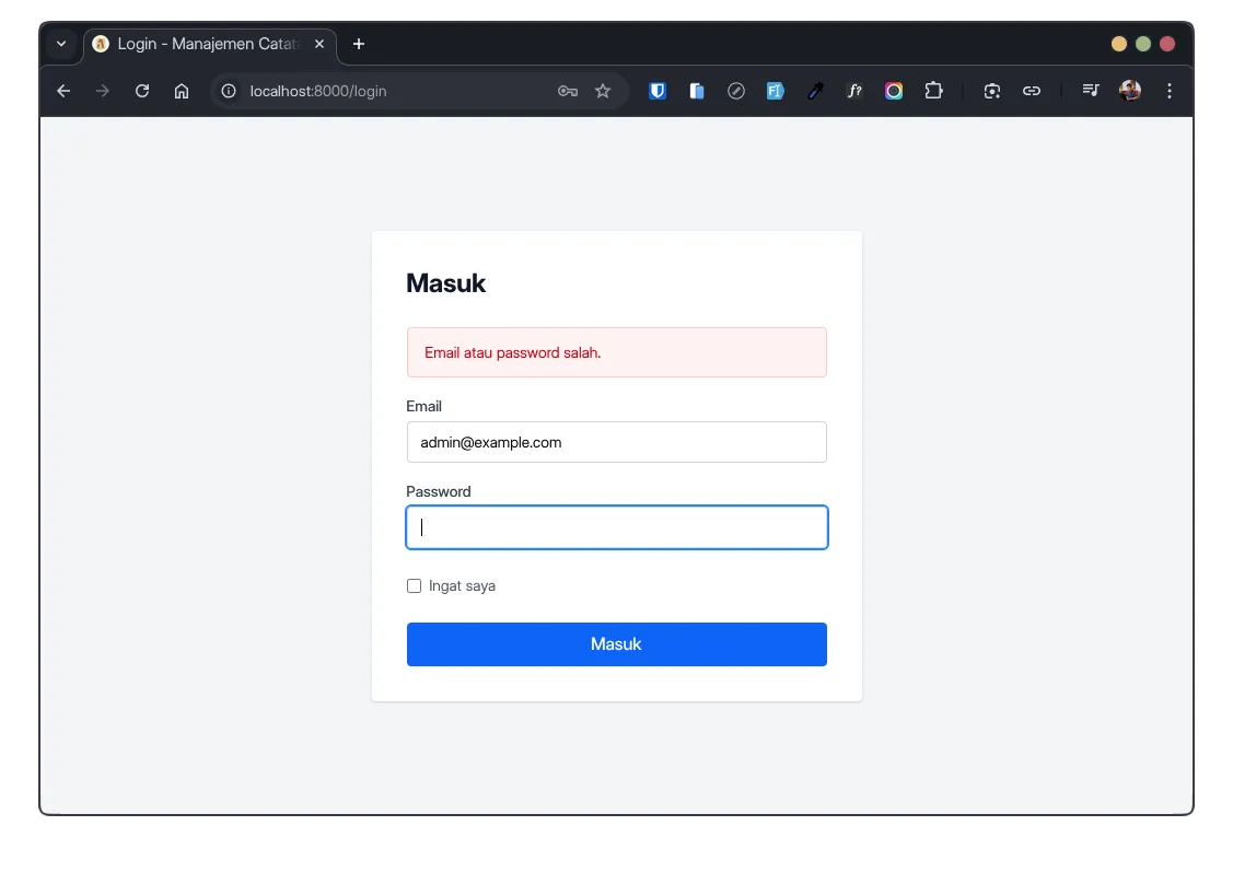 Halaman login menampilkan pesan error dan email lama tetap terisi di input